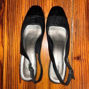 Trotters Leather Dea Pump 9.5M, retail $99!